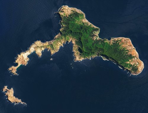 Robinson Crusoe and Santa Clara islands